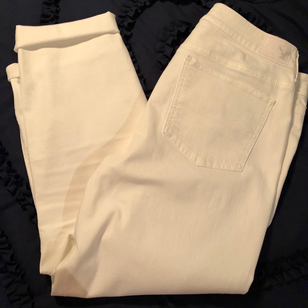 SALE!  AE tomgirl Jeans white